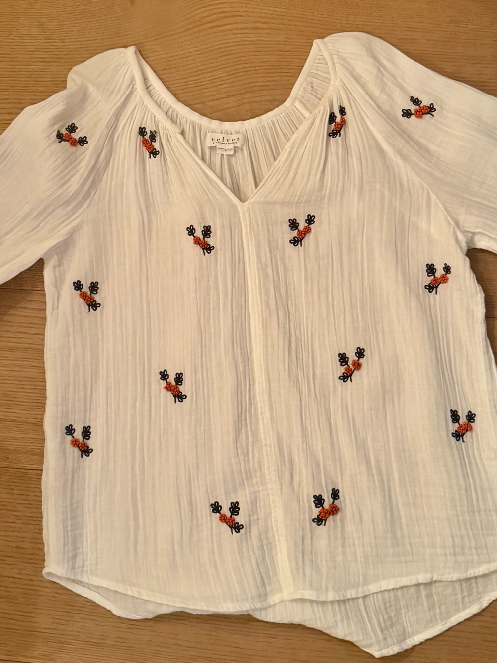 Velvet by Graham & Spencer White Embroidered V-Neck Peasant Top L